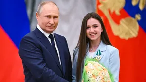 У Валиевой реально должны отнять звание ЗМС. Тарасова против, Роднина за, а что по правилам?