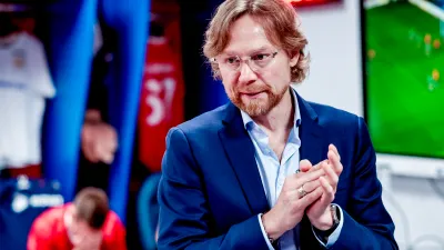 Валерий Карпин